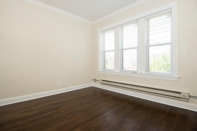 Foto del edificio - 3816 N Greenview Ave