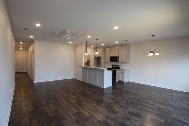 Foto del edificio - Luxury 3 Bedroom 2 Bath Townhomes in Bulla...