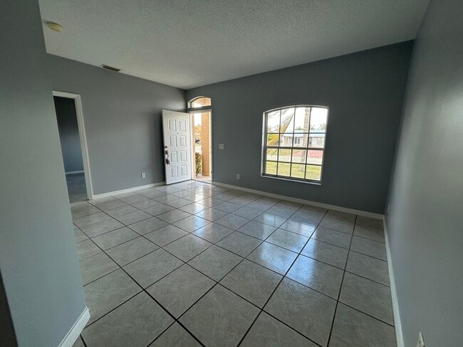 Building Photo - 974 SE Albatross Ave