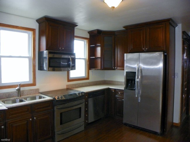 Building Photo - 4 br, 1.5 bath House - 990 Aurora Avenue