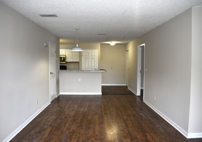 Building Photo - FIRST FULL MONTH FREE IF YOU SIGN A 13 OR 14 MONTH LEASE!