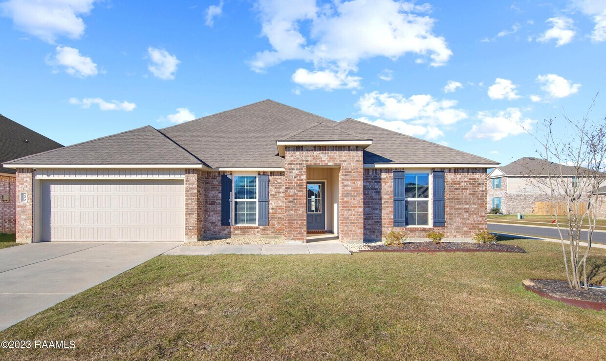 Primary Photo - 200 S Lakepointe Dr