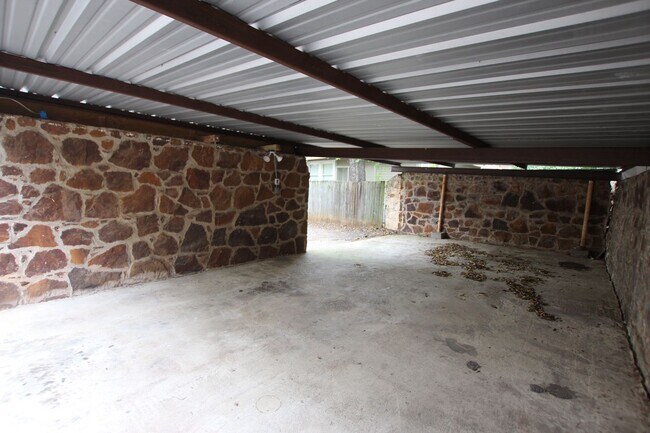 Building Photo - S Bois D Arc Duplex - Lease Up