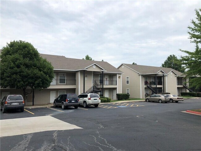 Foto del edificio - 1774 N Gregg Ave