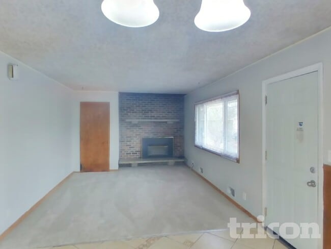 Building Photo - 1633 Sherwood Ave