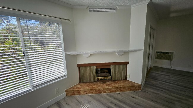 Foto del edificio - 2130 Beachwood Dr