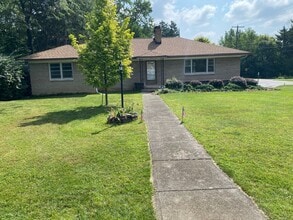Building Photo - 840 Highland Dr