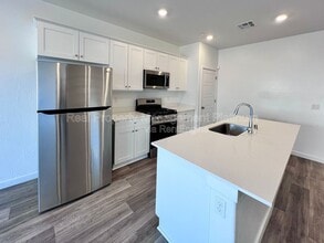 Building Photo - 6088 E Giavanna Ave