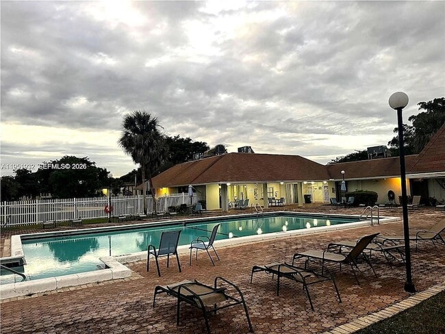 Photo - 5482 Lakewood Cir S House