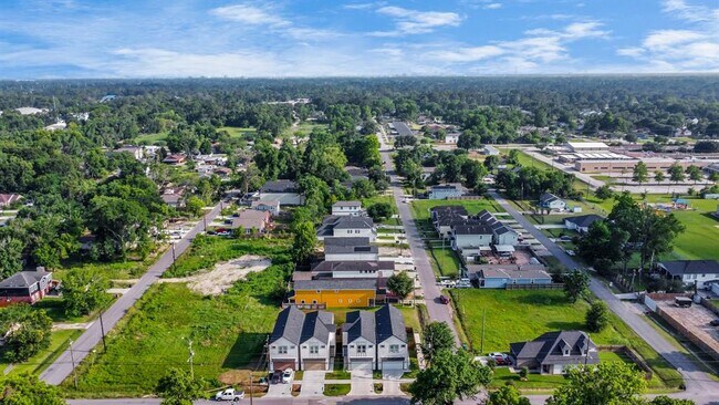 Foto del edificio - 2119 Esther Dr