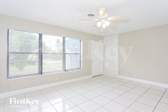 Foto del edificio - 6250 NW 18th Pl