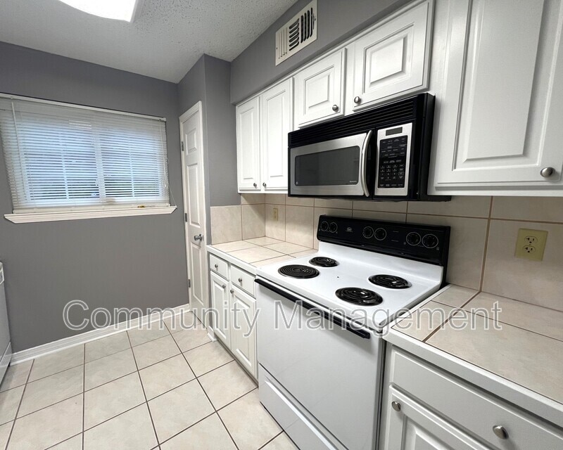 913 W Rothland St Unit 6D, Gonzales, LA 70737 Condo for Rent in