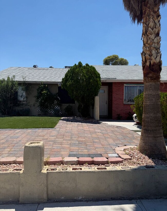Foto del edificio - 4 BEDROOMS 2 BATHS HOUSE AVAILABLE FOR RENT