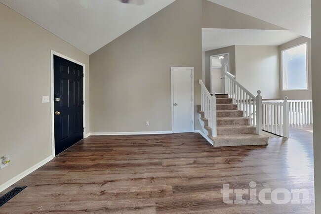 Foto del edificio - 6449 Roundtree St