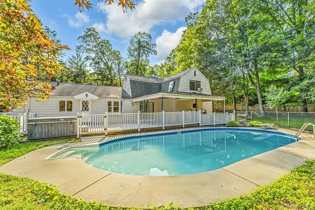 Building Photo - 8 West Ln