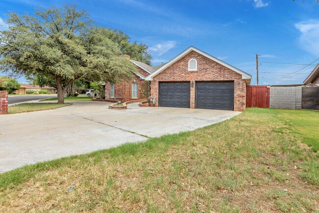 Building Photo - 6515 Amber Dr