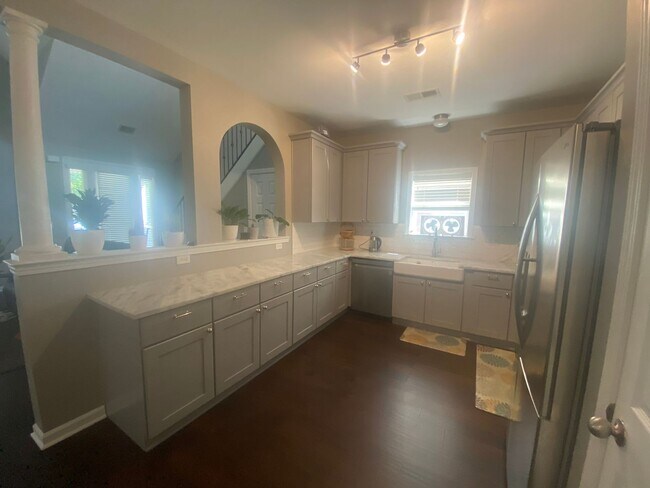 Foto del edificio - Gorgeous 3 bd 2.5 bath 1885 sq ft on Islan...