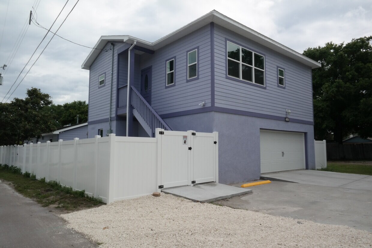 Foto principal - 1025 7th St S