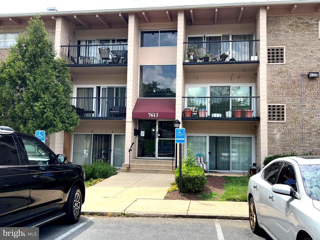 Primary Photo - 7613 Fontainebleau Dr