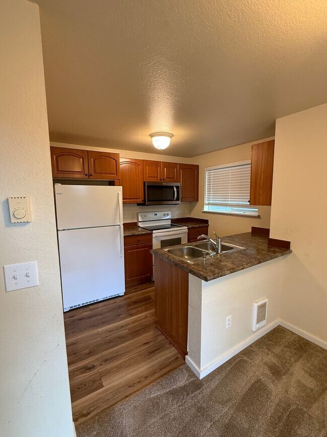 Foto del edificio - 3811 130th Ln SE
