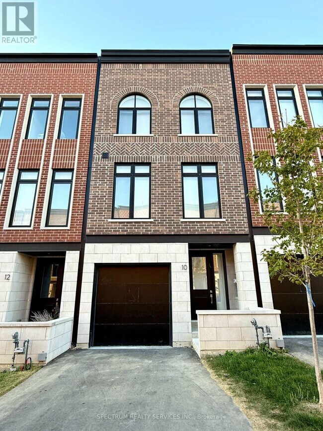 Building Photo - 10 Chestnut Ct