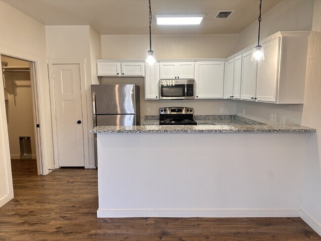 Building Photo - Modern Two Bedroom Townhome In Cooper!