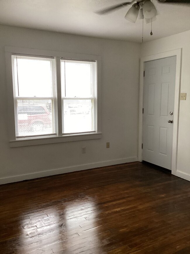 Building Photo - Located in Portales!! Cozy 1 bed apartment!