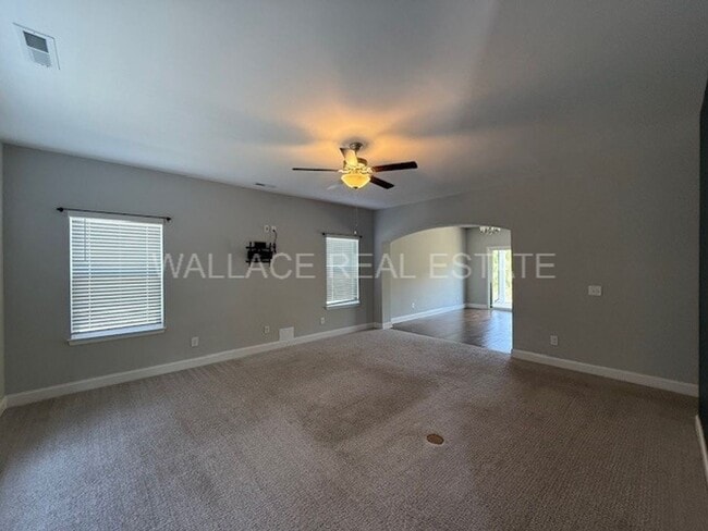 Building Photo - BEAUTIFUL 4 BEDROOM HOUSE IN LENOIR CITY!!!