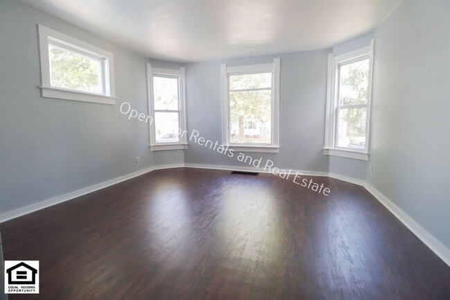 Building Photo - 927 Nuttman Ave