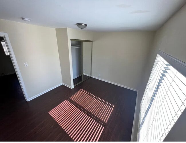 Building Photo - 3525 Hillview Pl