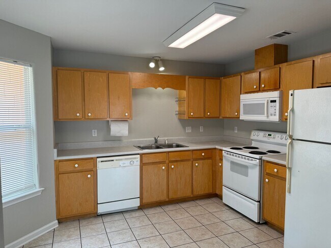 Photo - Conveniently Located Duplex in Crawfordville House