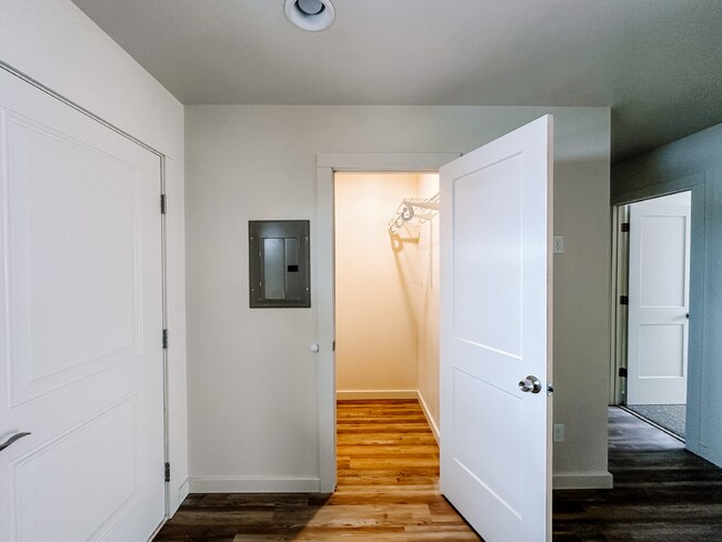 Foto del edificio - Newer Duplex for Rent Between Twin Bridges and Sheridan!