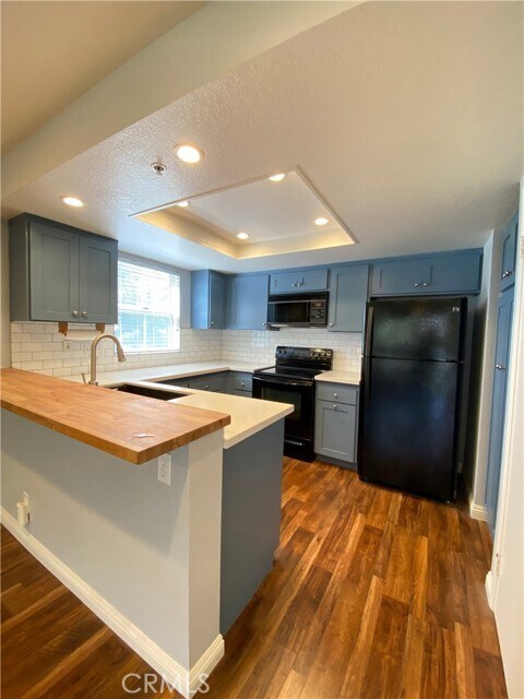 Foto del edificio - 8718 E Indian Hills Rd