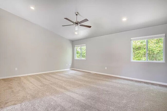 Foto del edificio - Spacious 4 bedroom for lease