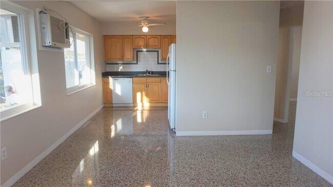 Foto del edificio - 14501 N Bayshore Dr