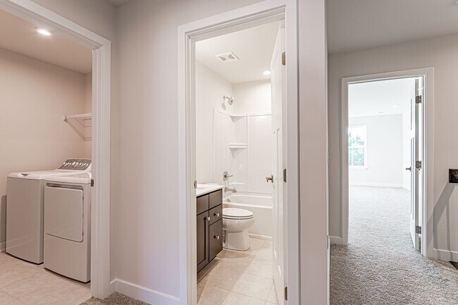 Building Photo - Price Improvement! END UNIT! 3 Bedroom 2.5...