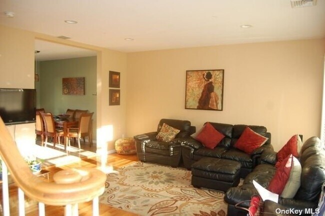 Building Photo - 18 Foran Pl