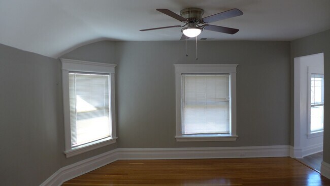 Foto del edificio - 136 Elgin Ave