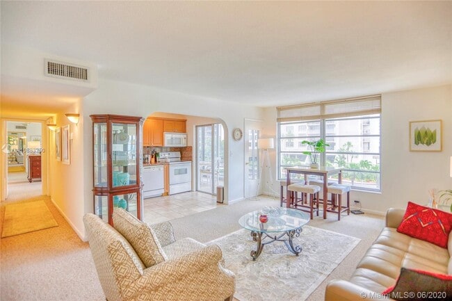 Building Photo - 1750 NE 115th St