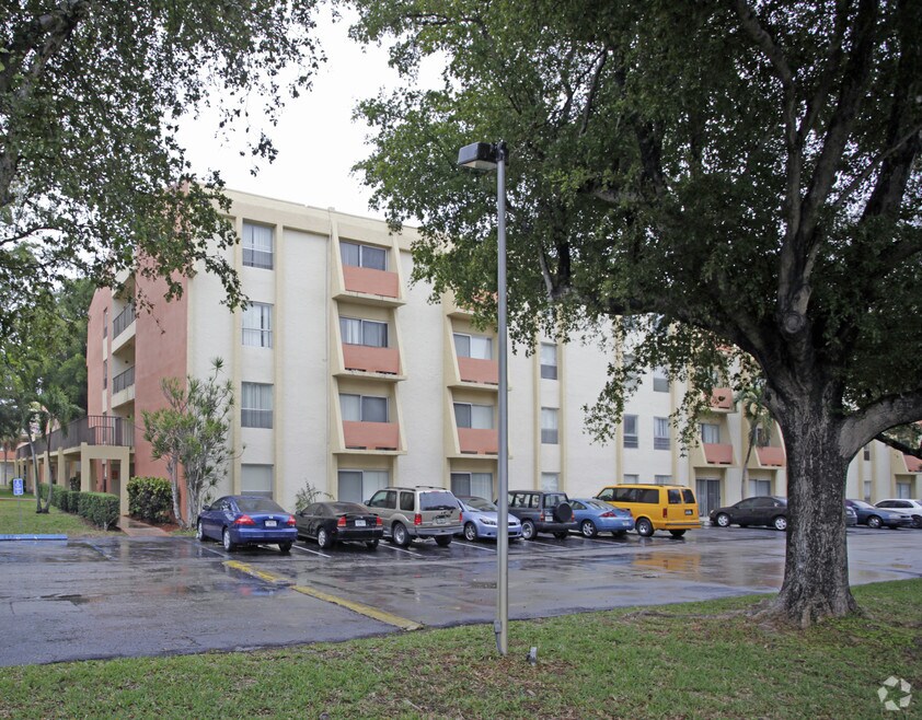 Paradise Isles Apartments