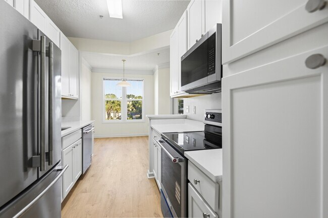 Building Photo - 1127 Rosewood Ln