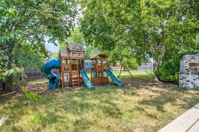 Building Photo - 301 N Winding Oaks Dr