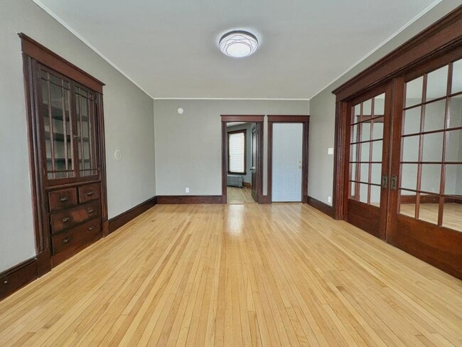 Building Photo - 203-205 Pine St Apt 5