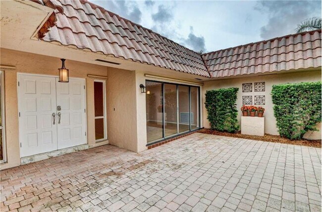 Building Photo - 6926 N Grande Dr