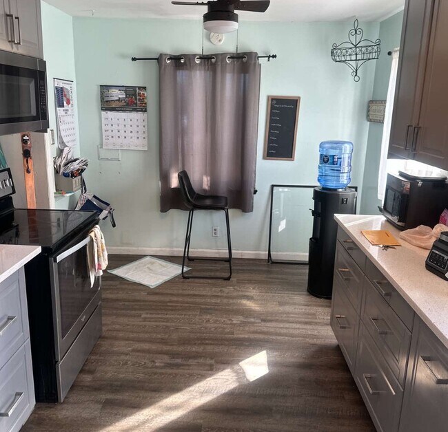 Building Photo - 1325 S Utica St