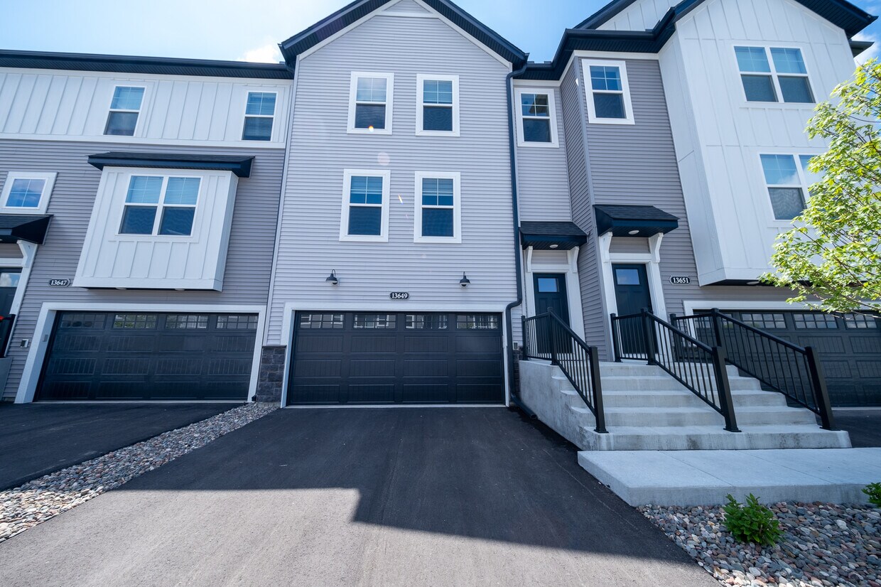 13649 Marsh View Blvd, Rogers, MN 55374 Townhome Rentals in Rogers MN