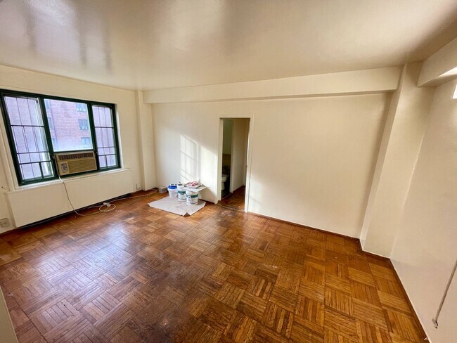 Foto del edificio - 1439 Metropolitan Ave