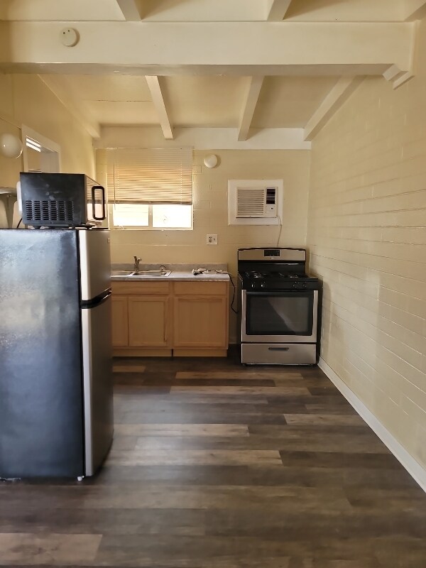 Foto del edificio - 3801 E Andy Devine Ave