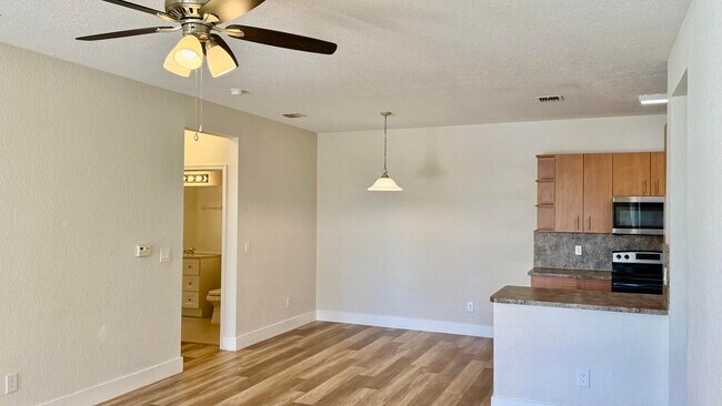 Foto del edificio - 3545 Forest Hill Blvd