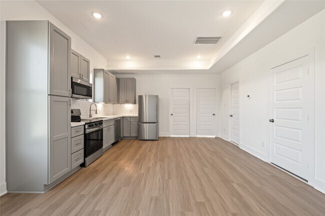 Building Photo - 5623 Eskridge St